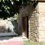 Дом отдыха Les De Genas